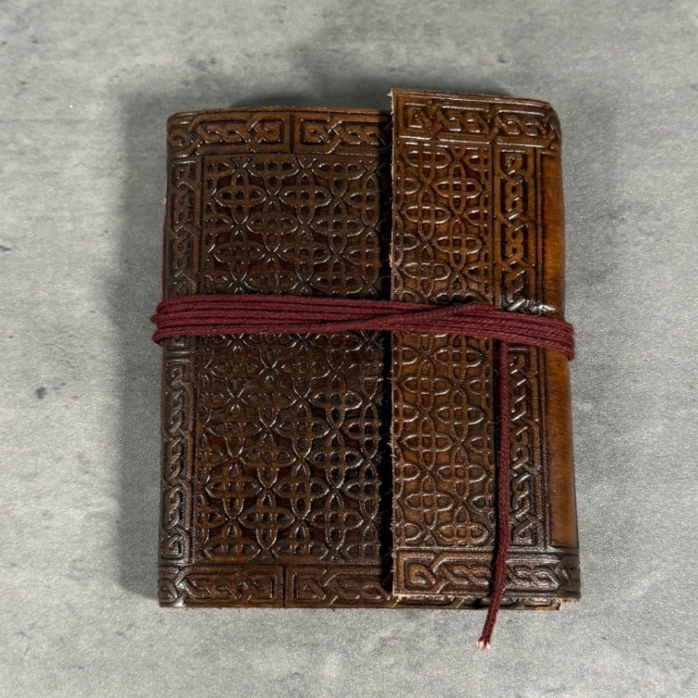 Handmade Leather Journal Unisex Brown Embossed Tie Wrap Refillable Diary Sketch‎